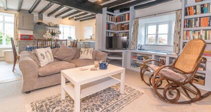 Rural retreat in the mountains with far reaching views | Pwll-Y-March