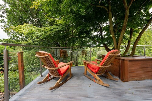 Adorable Cottage with Stunning Views Over The Mawddach Estuary | Erw-fair