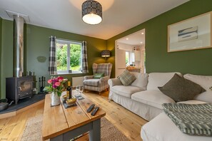 Smart TV, fireplace - Adorable Cottage with Stunning Views Over The Mawddach Estuary | Erw-fair (Barmouth)