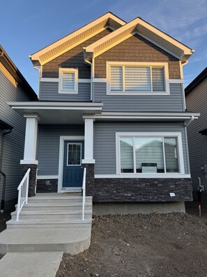 Exterior detail - Luxurious | 4 Bedrooms| Main Floor of House| Families| Groups| Individuals| (Edmonton)