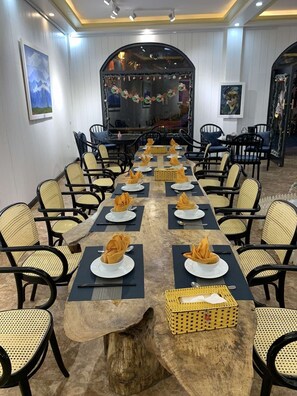 Café da manhã com buffet grátis todos os dias