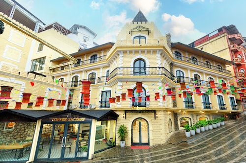 Babeeni Family Hotel