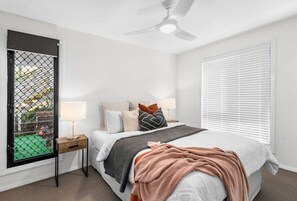 1 bedroom, iron/ironing board, WiFi, bed sheets - Self contained flat in quiet Bulimba street (Bulimba)