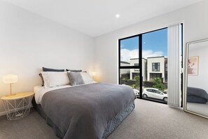 3 多间卧室、办公桌、熨斗/熨衣板、旅行婴儿床