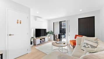 TV connectée, livres, médiathèque, vidéothèque