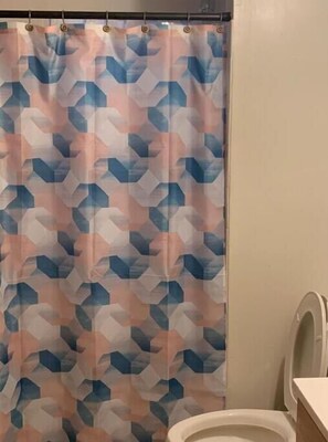 シャワー、ヘアドライヤー、タオル、石鹸