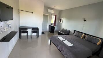 Kamar Single Superior, 1 Tempat Tidur Queen | Seprai antialergi, minibar gratis, dan didekorasi berbeda-beda