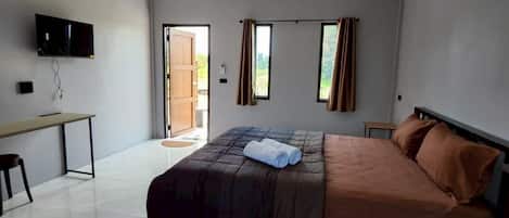 Basic Bungalow, 1 Queen Bed | Hypo-allergenic bedding, free minibar, individually decorated