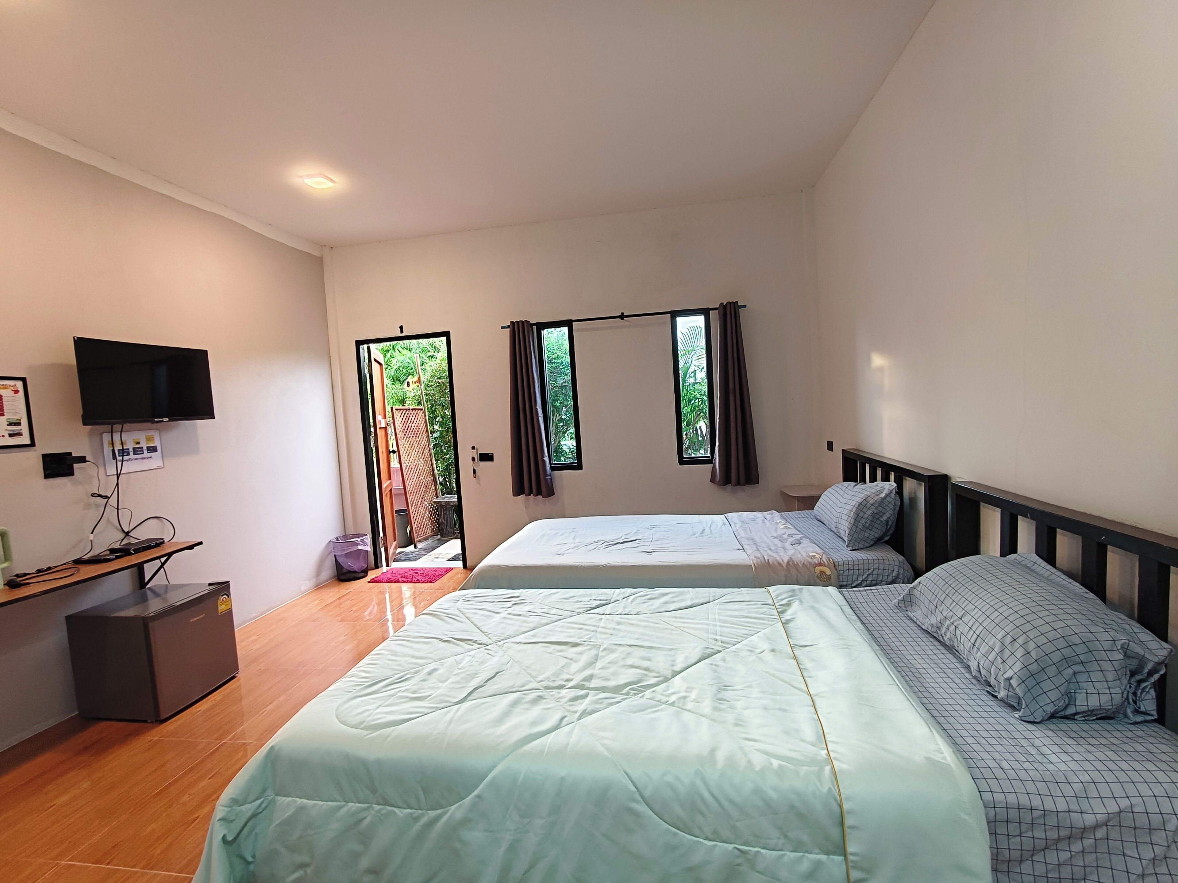 Ropa de cama hipoalergénica y minibar con artículos gratuitos 
