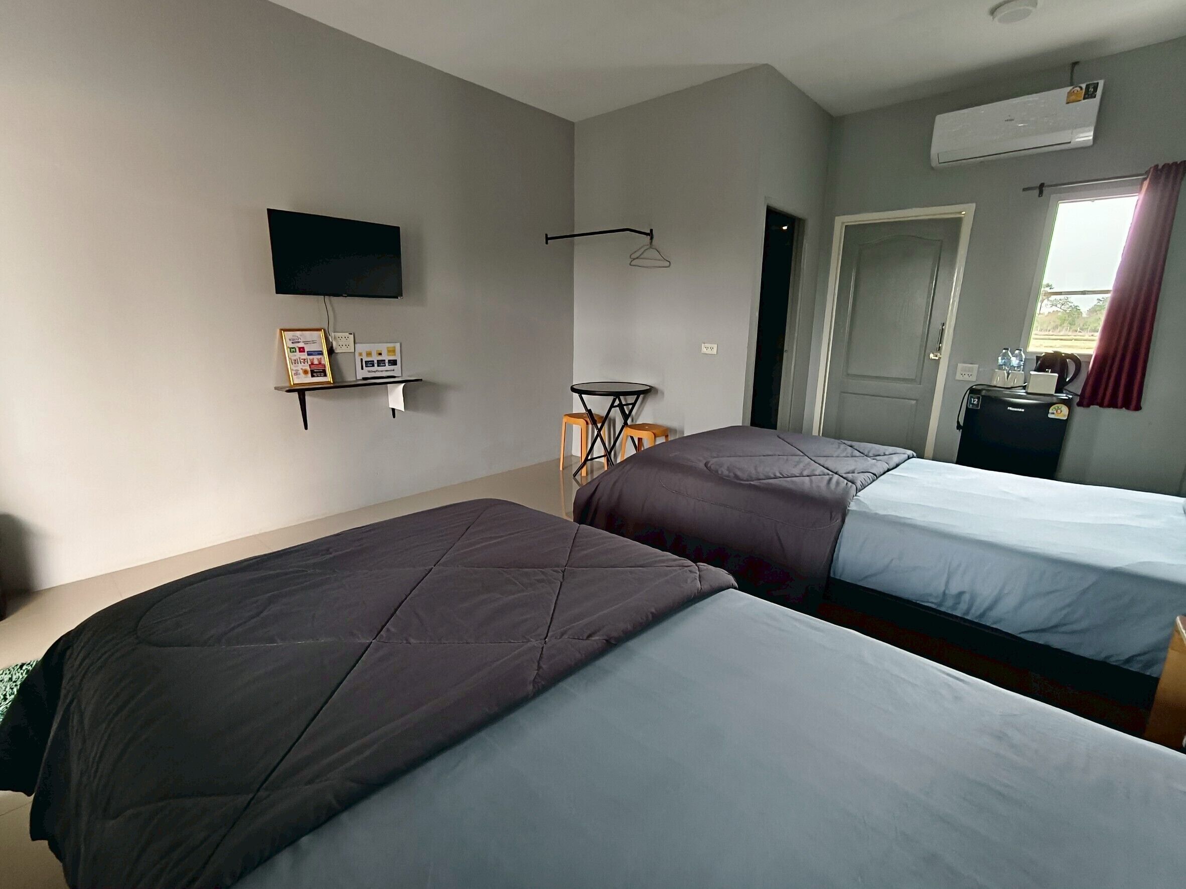 Ropa de cama hipoalergénica y minibar con artículos gratuitos 