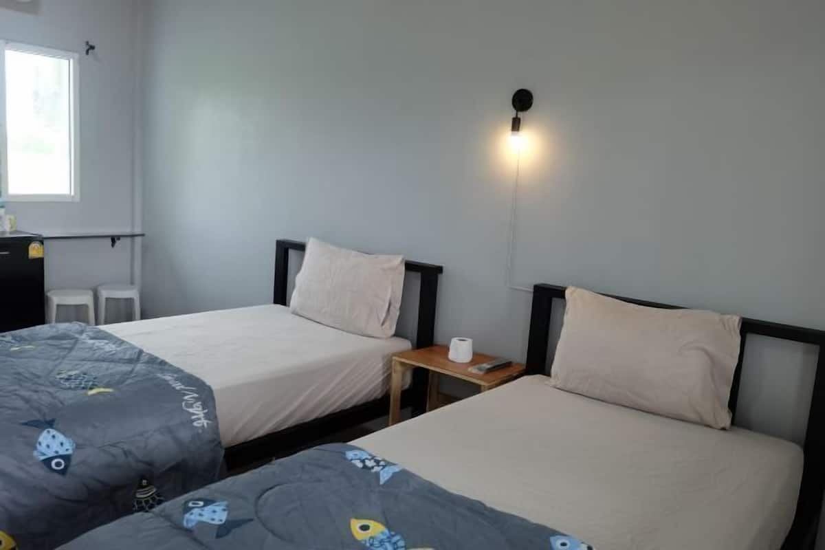 Hypo-allergenic bedding, free minibar, individually decorated