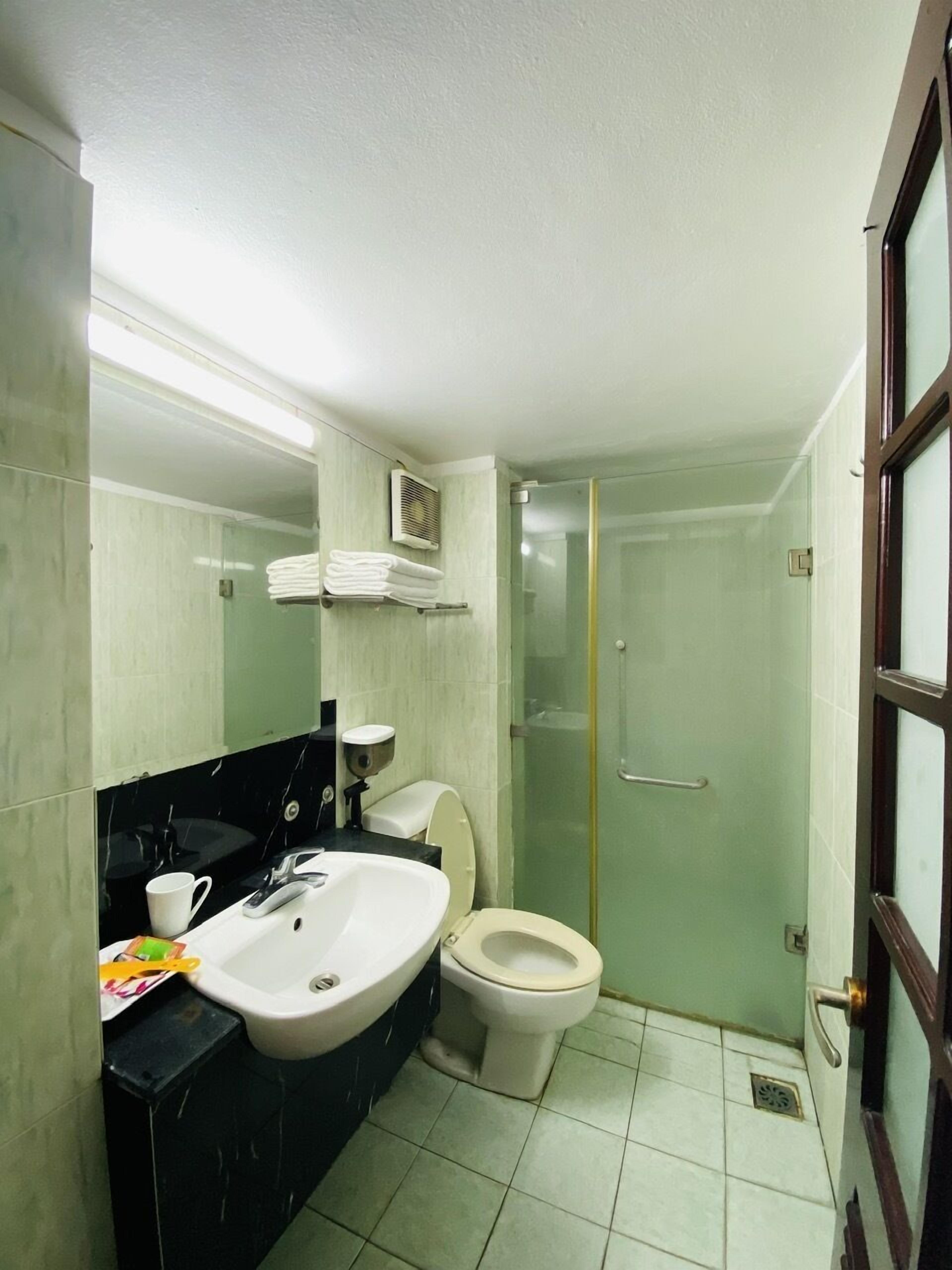 Standard Room | Bathroom