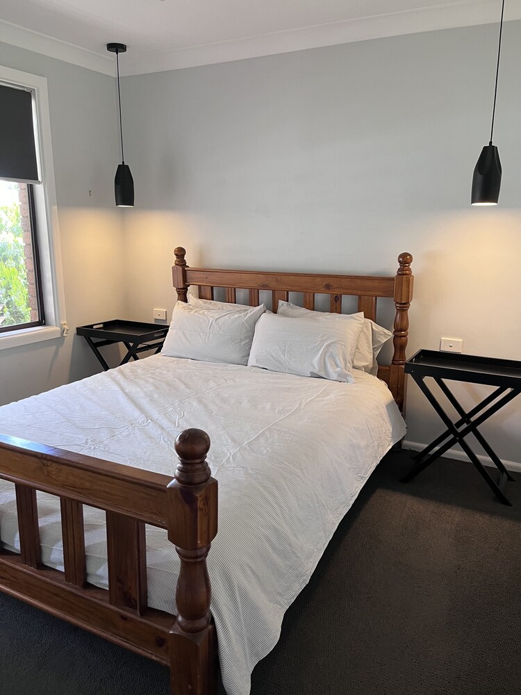 Middleton Manor Parkes Vrbo