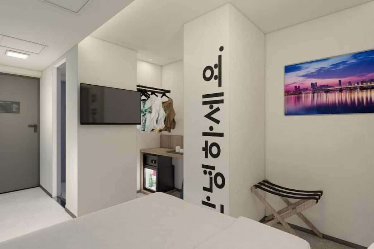 In-room safe, blackout curtains, soundproofing, rollaway beds