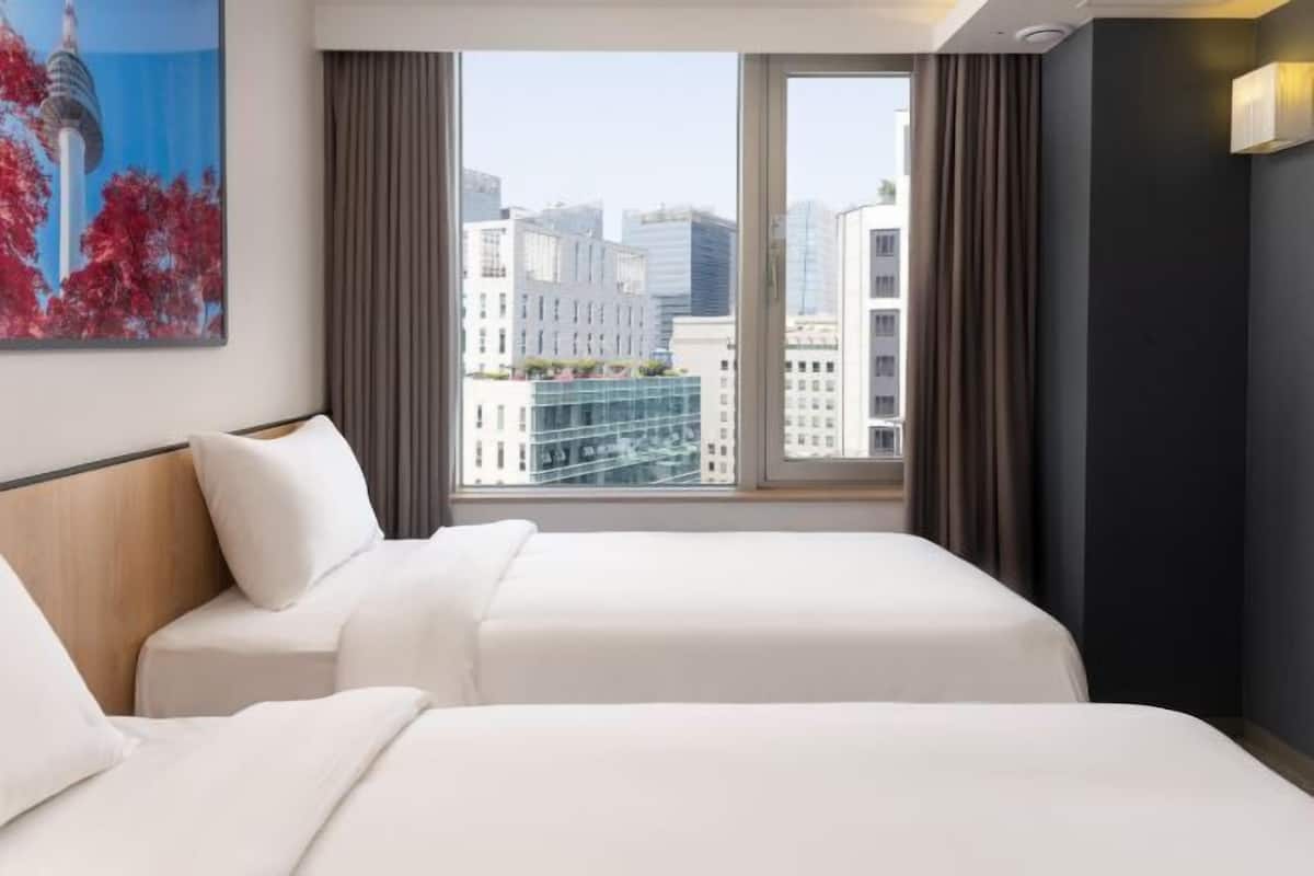 In-room safe, blackout curtains, soundproofing, rollaway beds