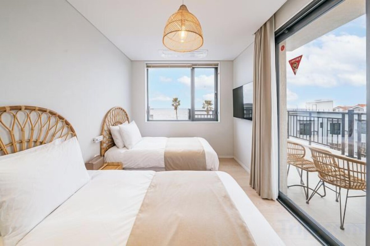 2 slaapkamers, luxe beddengoed, een bureau, een laptopwerkplek