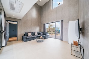 Luxury Duplex, 2 Bedrooms, Private Pool, Ocean View | Living area | 50-inch LED TV with cable channels, Netflix, heated floors - Ddosi Aewol (Jeju City)