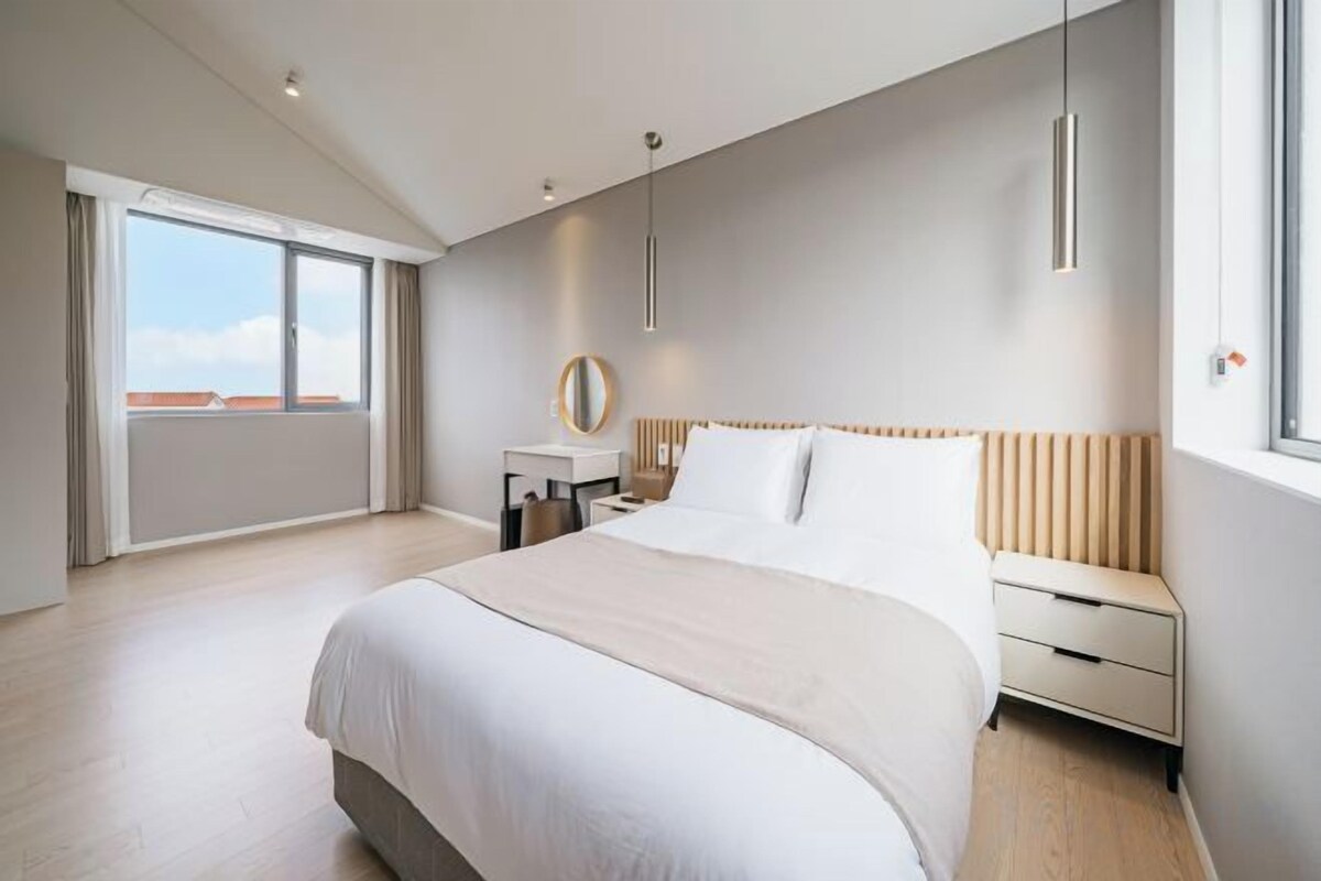 2 bedrooms, premium bedding, desk, laptop workspace