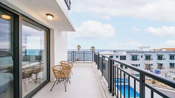 Deluxe Duplex, 2 Bedrooms, Private Pool, Ocean View | Balcony view