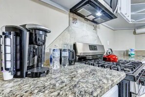 Mikrowelle, Ofen, Herdplatte, Geschirrspüler