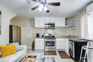 Mikrowelle, Ofen, Herdplatte, Geschirrspüler