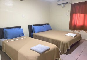 Standard Triple Room | Ruang kerja komputer riba, Wi-fi percuma, cadar katil