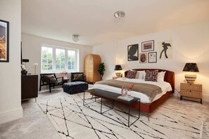House (3 Bedrooms) | Exterior