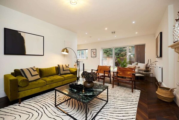 House (3 Bedrooms) | Living area | 37-inch TV with cable channels