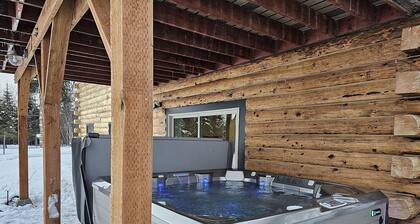 Log Cabin with Mountains and Lake View, enjoy relaxing in the hot tub