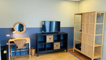 Deluxe Room | 1 bedroom, down comforters, minibar, in-room safe