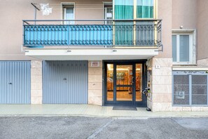 Exterior detail - Il Rifugio - Town Center Apartment With Balcony (Borghetto Santo Spirito)