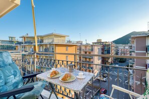 Outdoor dining - Il Rifugio - Town Center (Borghetto Santo Spirito)