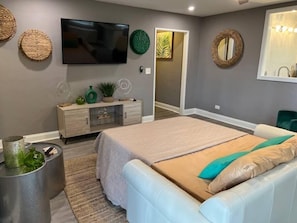 1 bedroom, iron/ironing board, WiFi, bed sheets - Views from the SIX-Free Parking! (Atlanta)