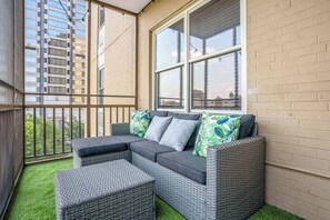 Property grounds - Views from the SIX-Free Parking! (Atlanta)