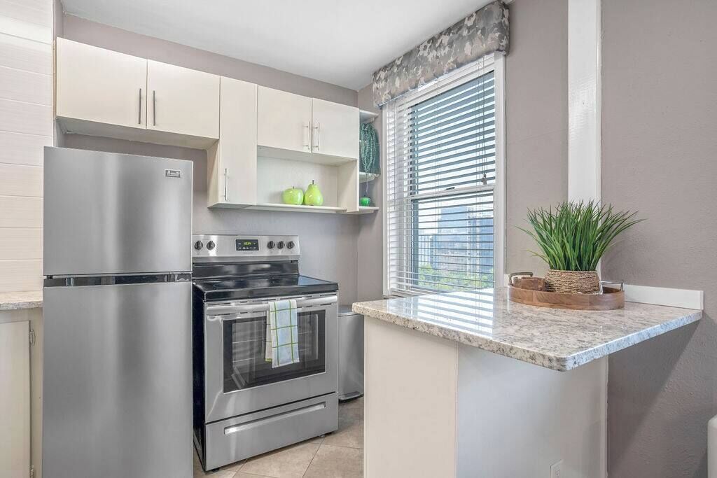 雪櫃、微波爐、焗爐、爐具