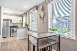 Dining - Views from the SIX-Free Parking! (Atlanta)