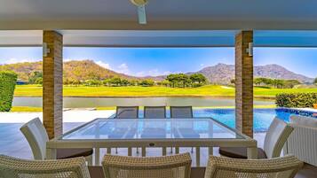 Exclusive Villa | Front of property