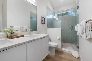 Shower, hair dryer, towels, shampoo