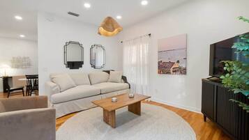 Een televisie en een kantoor