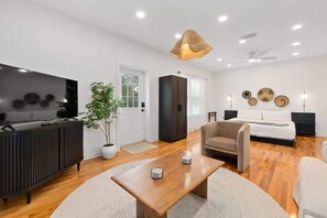 Interior - Uptown Loft - Bright - Modern - Walkable (St. Augustine)