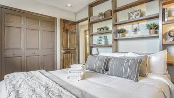 5 bedrooms, iron/ironing board, free WiFi