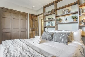 5 slaapkamers, een strijkplank/strijkijzer, gratis wifi