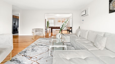 House | Living area. Modern Luxury Home w GameRoom & Parking