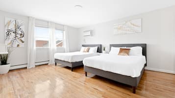 House | 3 bedrooms, iron/ironing board, free WiFi