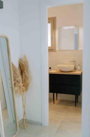 Dusche, Haartrockner, Bidet, Handtücher