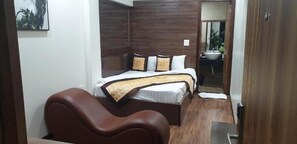 Standard Room | 1 bedroom, free WiFi - Phuong Trang Hotel by Bay Luxury (Hanoi)