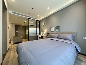 コンフォート アパートメント | 1 室のベッドルーム、デスク、ノートパソコン用作業スペース、WiFi (無料)