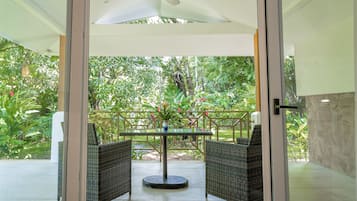 Deluxe Room | Terrace/patio