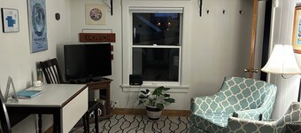 Cozy Seward Cottage: Amazing Location in the middle of town. Pet-Friendly!