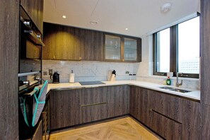 Kühlschrank, Ofen, Herdplatte, Geschirrspüler